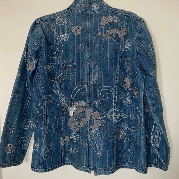 NWOT Chicos Floral Heavy Embroidered Artsy Denim Shirt Jacket - Picture 5 of 14